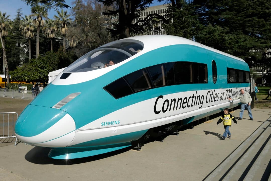 Administración Trump cancela financiación del proyecto ferroviario de alta velocidad de California