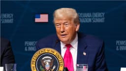 Trump firma importante ley para regular criptomonedas estables