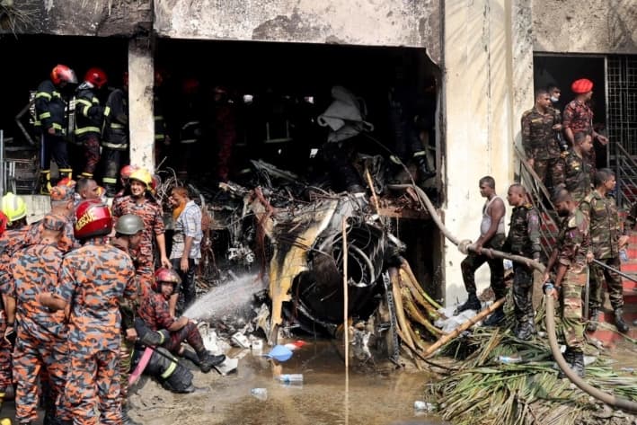 Accidente de avión deja al menos 19 muertos y decenas de heridos en campus universitario de Bangladesh 