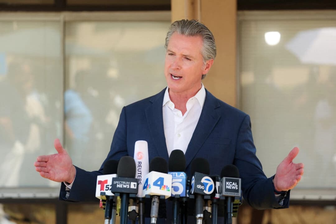 Newsom considera distribuir distritos electorales de California como represalia a decisión de Texas