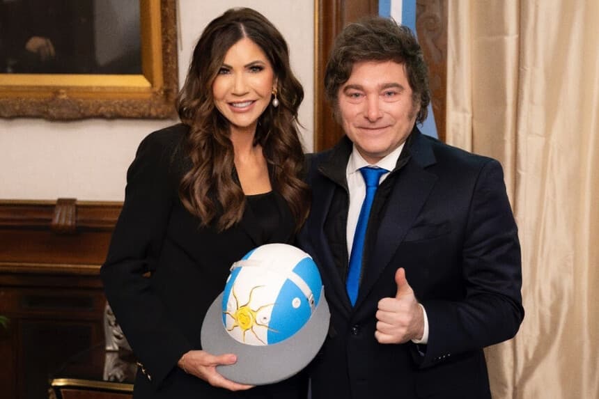 Secretaria Noem pone en marcha proceso para que Argentina regrese al programa de exención de visas
