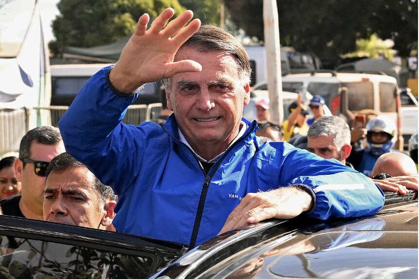 Expresidente Bolsonaro encabeza multitudinaria concentración en pleno juicio por golpismo en Brasil