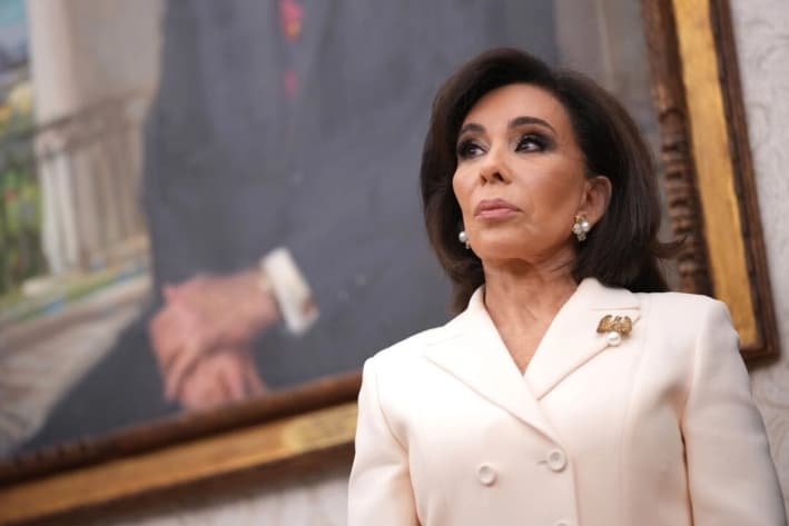 La fiscal federal interina para Washington D. C., Jeanine Pirro, durante su ceremonia de juramentación en la Casa Blanca, el 28 de mayo de 2025. (Andrew Harnik/Getty Images)