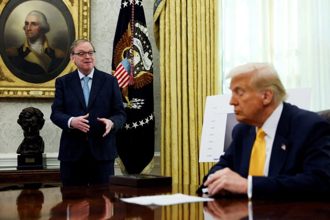 Funcionarios dicen que Trump tenía "preocupaciones reales" sobre directora antes de despedirla
