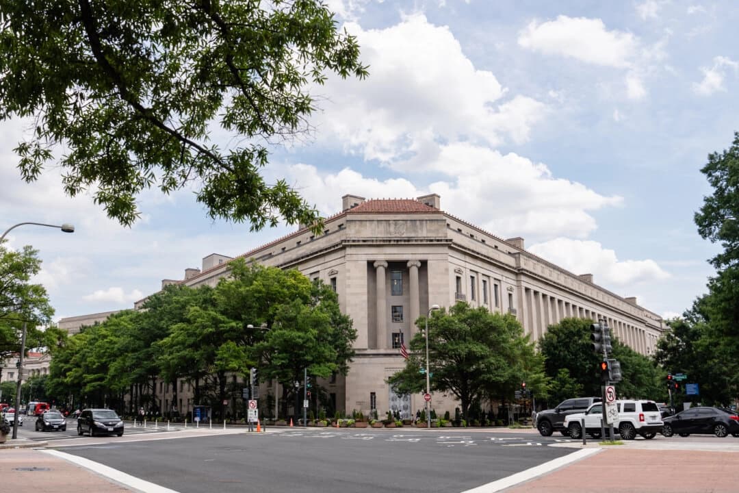 El Departamento de Justicia de los Estados Unidos en Washington, el 21 de julio de 2025. (Madalina Kilroy/The Epoch Times)