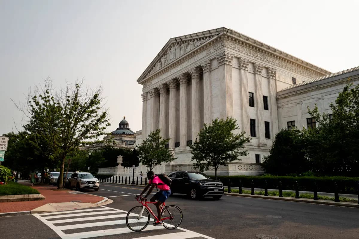 La Corte Suprema de los Estados Unidos en Washington el 3 de junio de 2025. (Madalina Vasiliu/The Epoch Times)