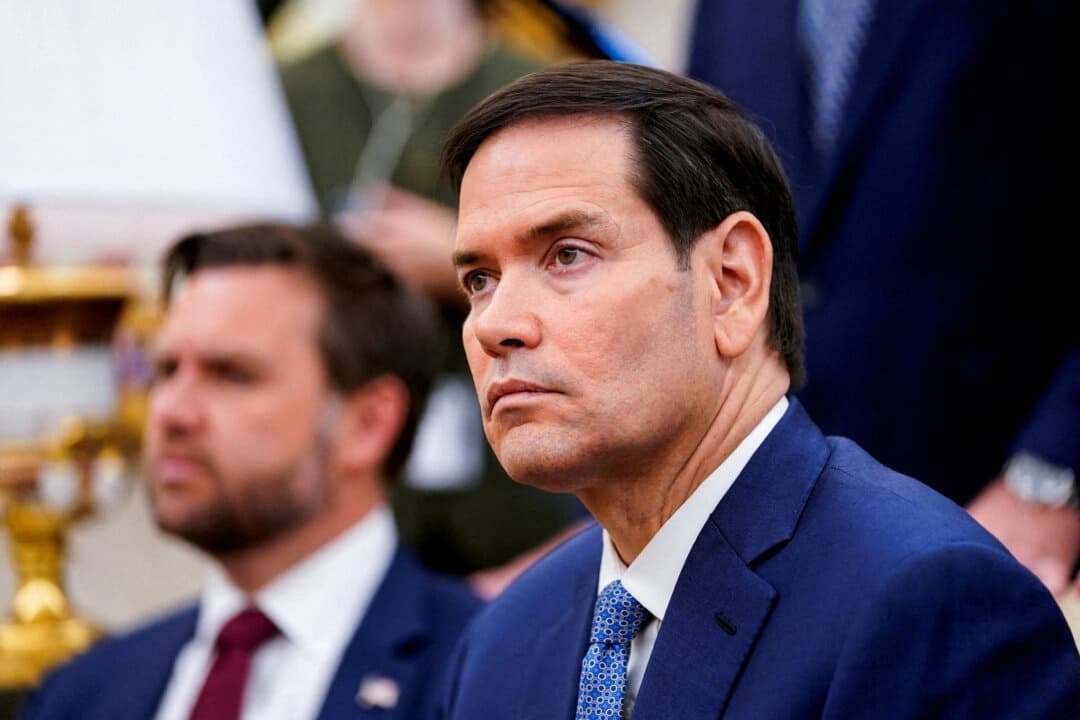 El secretario de Estado de EE. UU., Marco Rubio, en el Despacho Oval de la Casa Blanca el 14 de julio de 2025. (Nathan Howard/Reuters)
