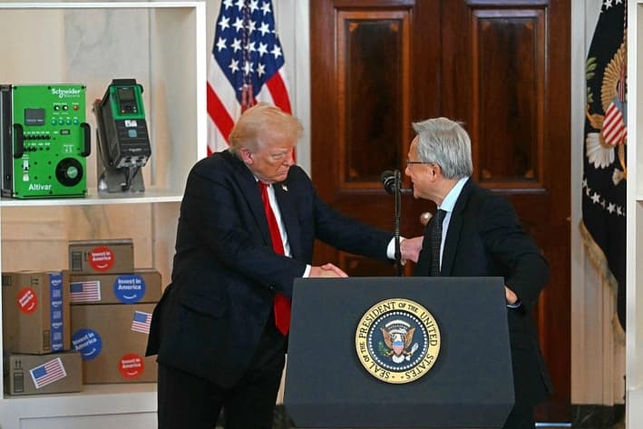 Demócratas del Senado instan a Trump a revertir acuerdo con China sobre chips de IA