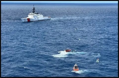 USCGC Hamilton lleva a cabo una interdicción de tráfico de drogas en México el 8 de agosto de 2025. (Créditos: <a href="https://www.dhs.gov/news/2025/08/20/us-coast-guard-takes-drug-cartels-and-human-smugglers-operation-pacific-viper" target="_blank" rel="noopener">DHS</a>)