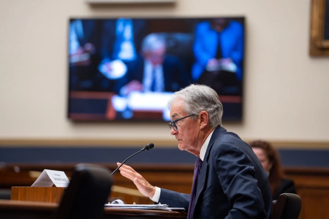 Wall Street ajusta expectativas de recorte de tipos de interés previo al discurso de Powell en Jackson Hole