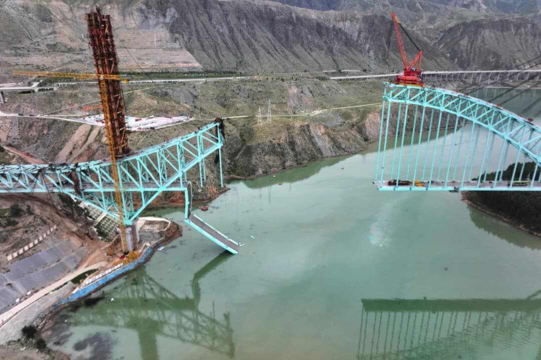 Derrumbe de un puente chino mata al menos a 12 trabajadores de la construcción