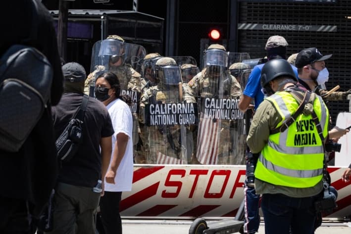 DHS condena violenta agresión de alborotadores contra agentes del ICE en San Francisco