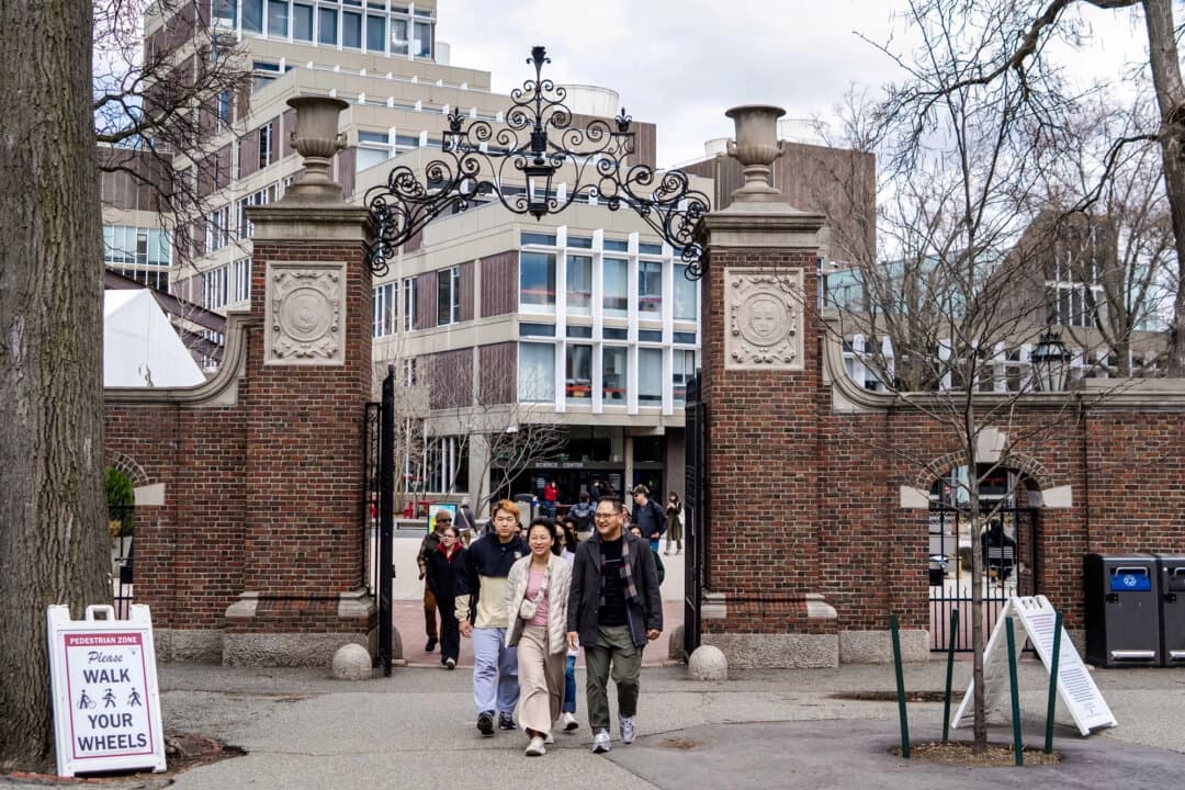 DHS propone una reforma de los visados para estudiantes y de intercambio, alegando fraude y abuso
