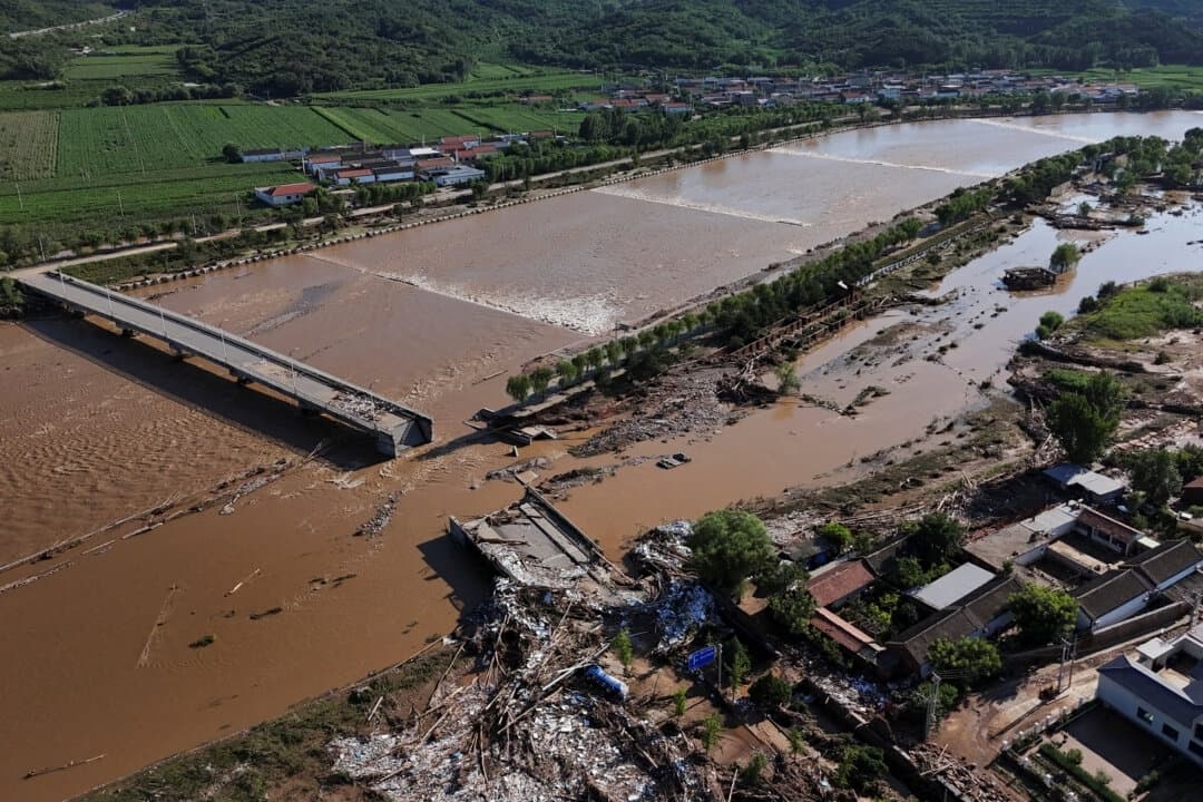 Lluvias torrenciales en China causan daños por valor de al menos USD 2200 millones en carreteras