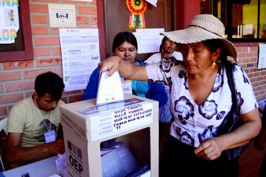 Bolivia da un giro histórico a la derecha, rompiendo con 20 años de gobiernos de izquierda