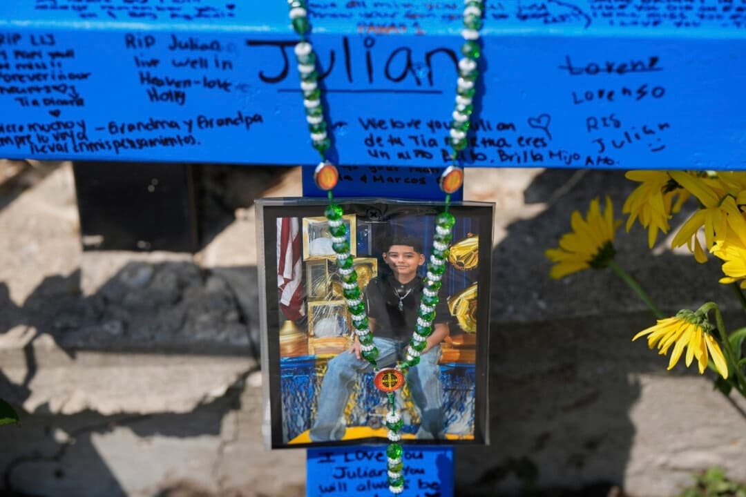 Acusan a hombre de asesinato por disparar a niño de 11 años que tocó su timbre de broma