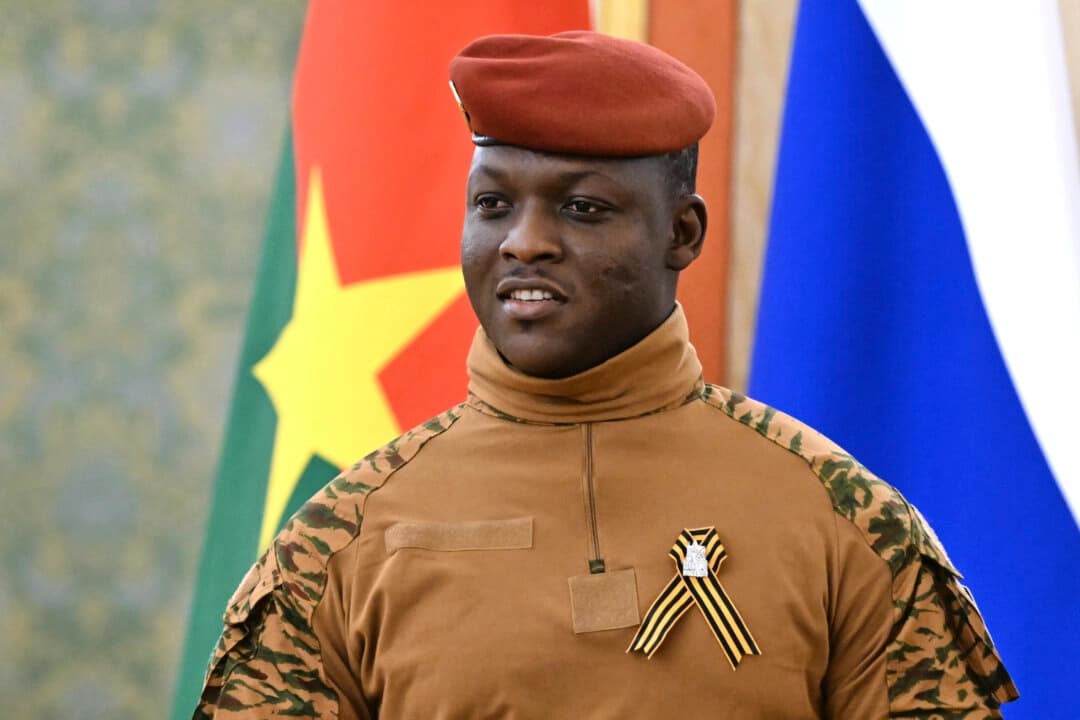 Parlamento de Burkina Faso aprueba ley que penaliza las relaciones entre personas del mismo sexo