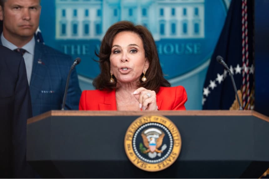 La fiscal del Distrito de Columbia, Jeanine Pirro, habló durante una conferencia de prensa en la Casa Blanca en Washington el 11 de agosto de 2025. Madalina Kilroy/The Epoch Times