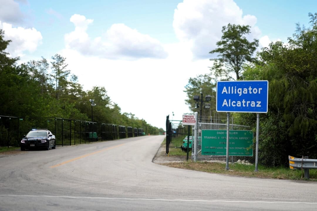 Corte de Apelaciones bloquea orden judicial de desmantelar "Alligator Alcatraz"