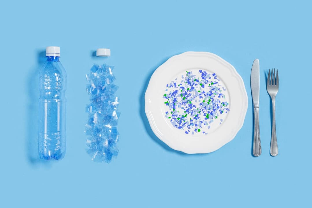 Es posible reducir la exposición a los microplásticos en la cocina sustituyendo los productos por alternativas sin plástico. (YRABOTA/Shutterstock)
