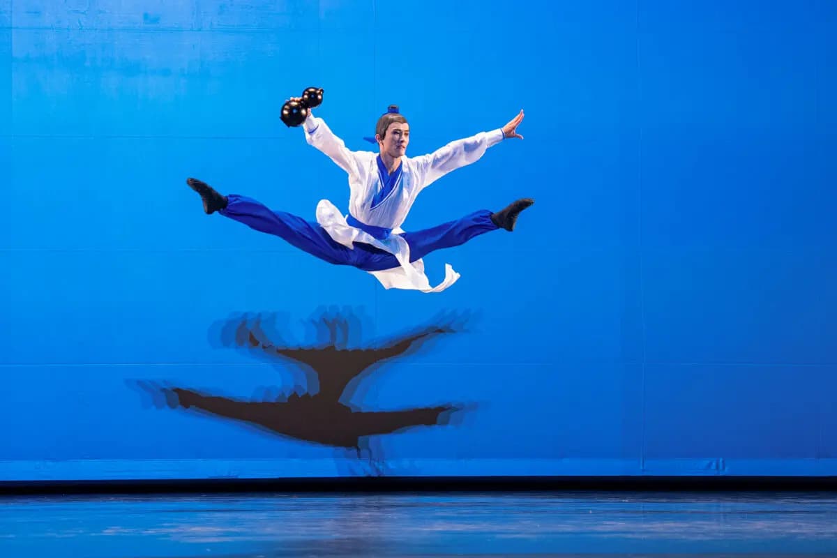 Sun Hongwei compite durante la Competencia Internacional de Danza Clásica China NTD 2023 en Purchase, Nueva York, el 10 de septiembre de 2023. (Larry Dye/The Epoch Times)