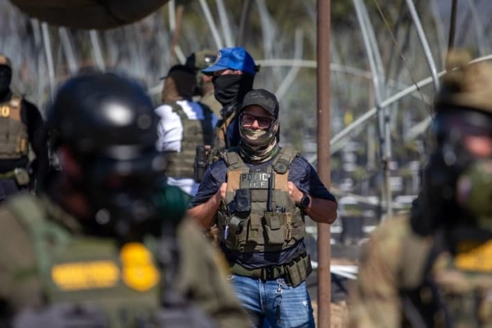 Asamblea Legislativa de California aprueba ley que prohíbe a los agentes del ICE llevar máscaras