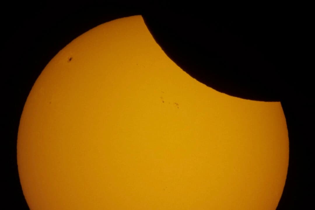 Eclipse solar parcial en el extremo del mundo cierra los espectáculos solares y lunares de este año