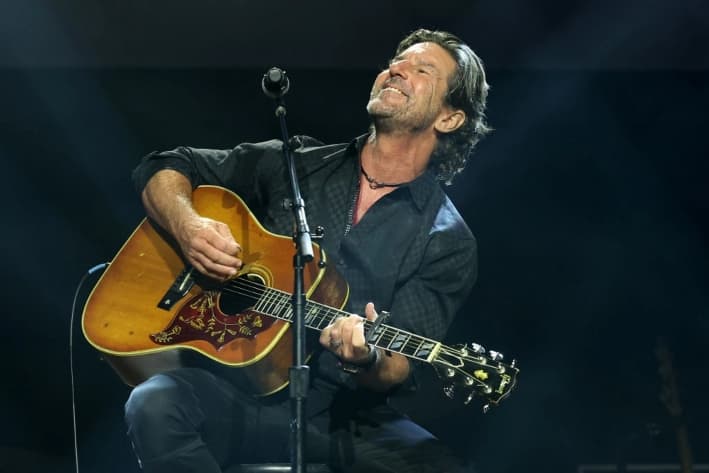 Brett James, ganador de un Grammy por "Jesus, Take the Wheel", fallece a los 57 años en un accidente