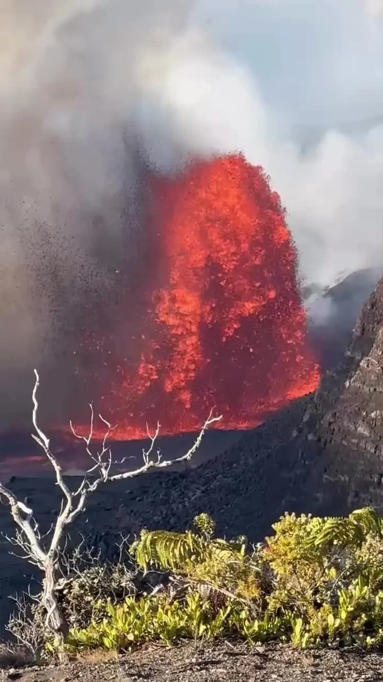 Los momentos iniciales del episodio 32 de la erupción del Kilauea el 2 de septiembre de 2025. (Cortesía de USGS)