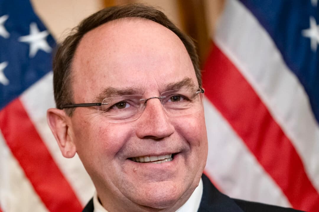 El representante Tom Tiffany anuncia su candidatura a gobernador de Wisconsin