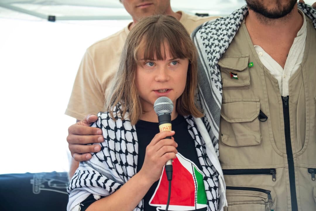 Israel intercepta flotilla a Gaza y anuncia la deportación de pasajeros