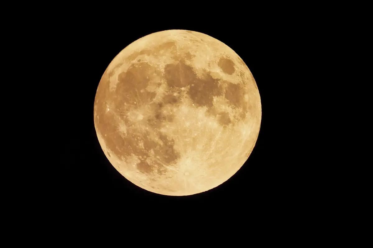 Rusia planea construir una central eléctrica en la Luna en 2036
