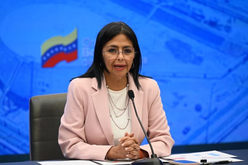 <em>La vicepresidenta de Venezuela, Delcy Rodríguez, habla durante una rueda de prensa en el Palacio Presidencial de Miraflores, en Caracas, el 18 de noviembre de 2024. (FEDERICO PARRA/AFP vía Getty Images)</em>