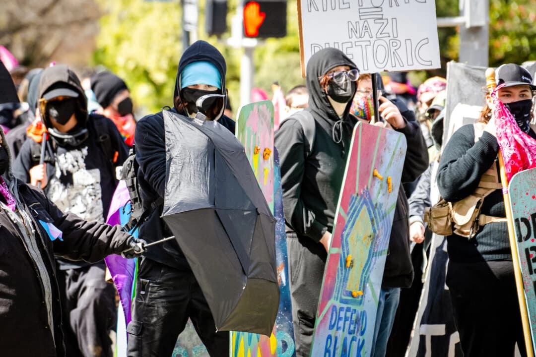 Antifa amenaza a familiares de agentes del orden: Departamento de Seguridad Nacional