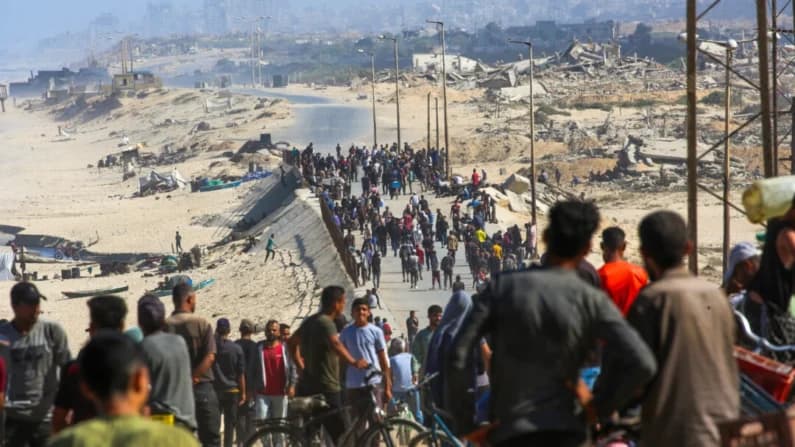 Ciudadanos de Gaza comienzan a regresar a sus hogares tras el alto al fuego