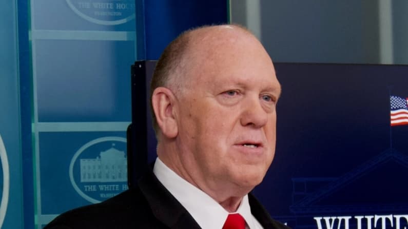 El zar de la frontera, Tom Homan, niega haber aceptado 50,000 dólares de agentes encubiertos