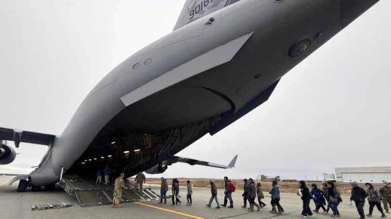 Cientos son evacuados tras los estragos causados por los restos del tifón en la costa de Alaska