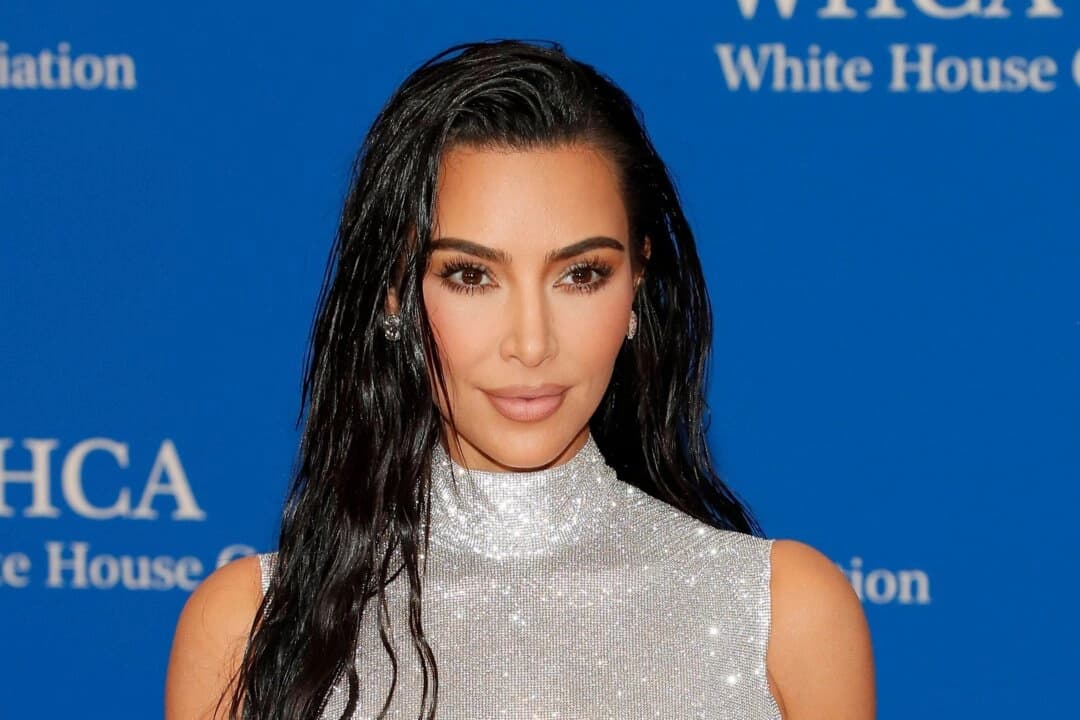 Kim Kardashian revela diagnóstico de aneurisma cerebral durante estreno de "The Kardashians"