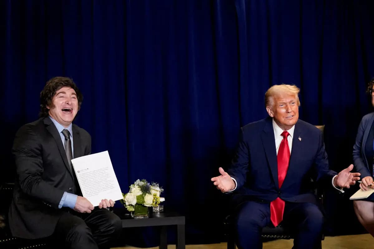 <em>El presidente de Estados Unidos, Donald Trump (derecha), y el presidente de Argentina, Javier Milei, reaccionan durante su reunión durante la 80.a Asamblea General de las Naciones Unidas, en la ciudad de Nueva York, el 23 de septiembre de 2025. (Al Drago/Reuters)</em>