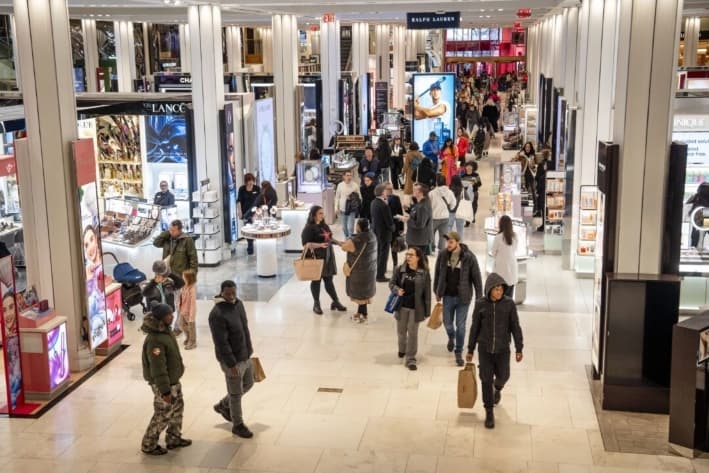 Actividad empresarial estadounidense se acelera mientras cae el ánimo de los consumidores