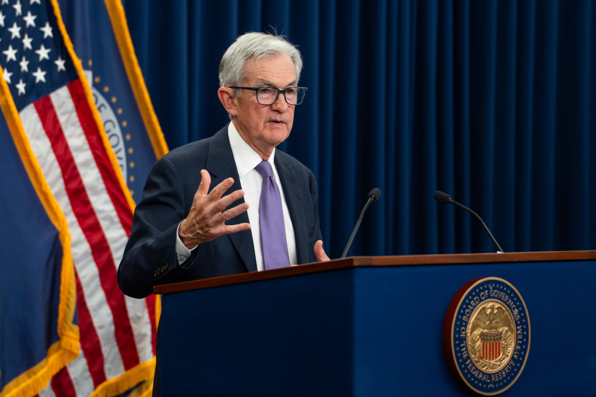 El presidente de la Reserva Federal, Jerome Powell, habla en una rueda de prensa tras la reunión del Comité Federal de Mercado Abierto en Washington el 29 de octubre de 2025. (Madalina Kilroy/The Epoch Times)