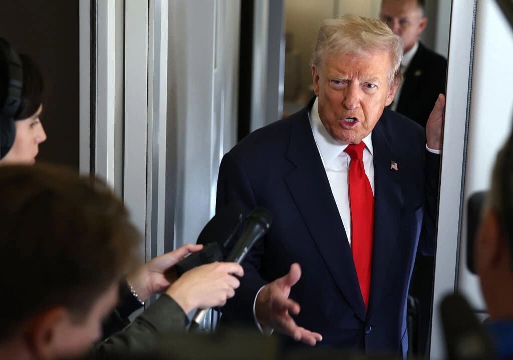 Trump dice que no considera ataques militares dentro de Venezuela