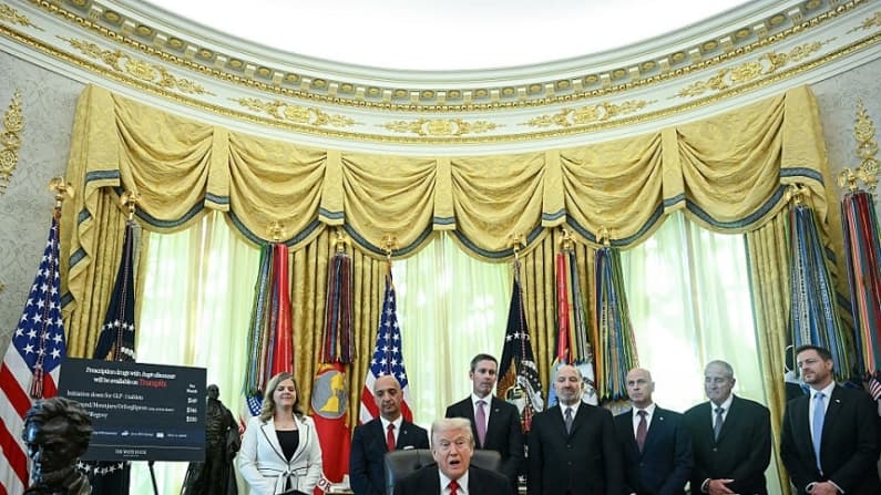 Acuerdo de Trump reduce precio de populares medicamentos para bajar de peso en EE. UU.