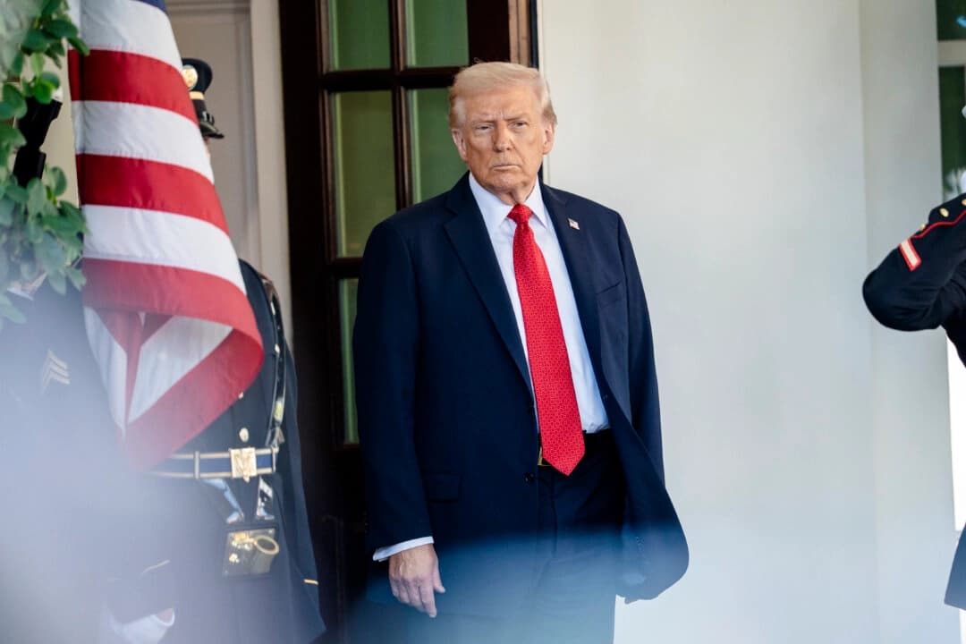 Trump defiende plan que ofrecería 600,000 visas a estudiantes chinos