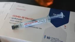 Grupo de RFK Jr. pide a la FDA que revoque la aprobación de la mayoría de las vacunas contra la COVID-19