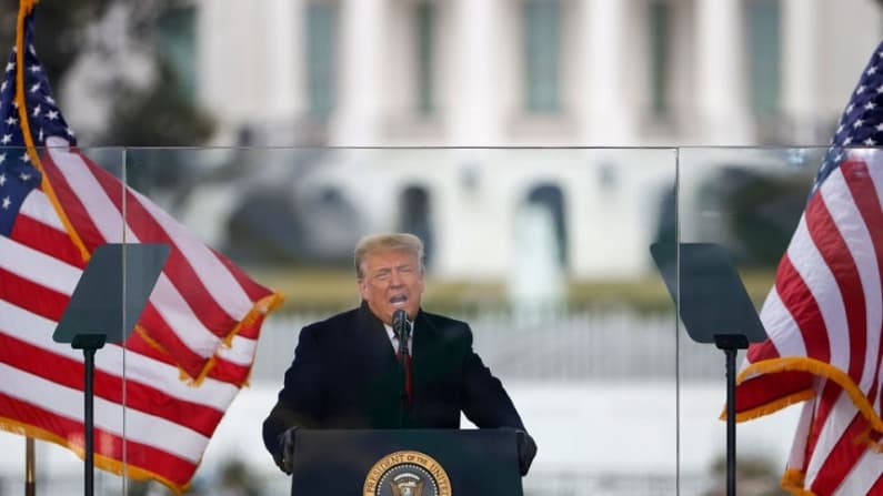 Trump amenaza con emprender acciones legales contra la BBC por edición de su discurso del 6 de enero