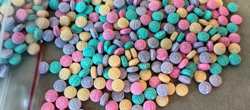 Fotografía de archivo sin fecha que muestra pastillas falsificadas de oxicodona M30. (Cortesía de la Administración para el Control de Drogas de Estados Unidos)