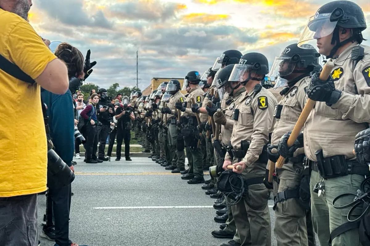 Juez ordena al DHS liberar a cientos de detenidos del ICE en Chicago
