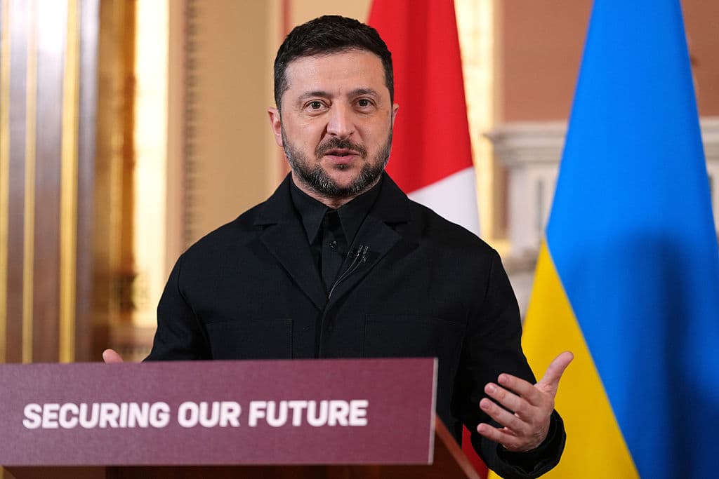 El presidente de Ucrania, Volodímir Zelenski, habla con los medios de comunicación tras una reunión de la denominada "coalición de voluntarios" el 24 de octubre de 2025 en Londres, Inglaterra. (Kirsty Wigglesworth - WPA Pool/Getty Images)