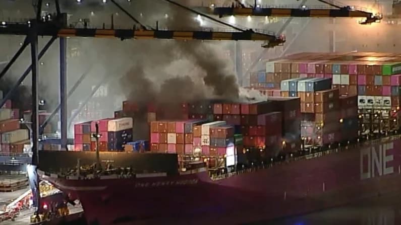 Incendio y explosión en portacontenedores del Puerto de Los Ángeles: más de 100 bomberos en acción